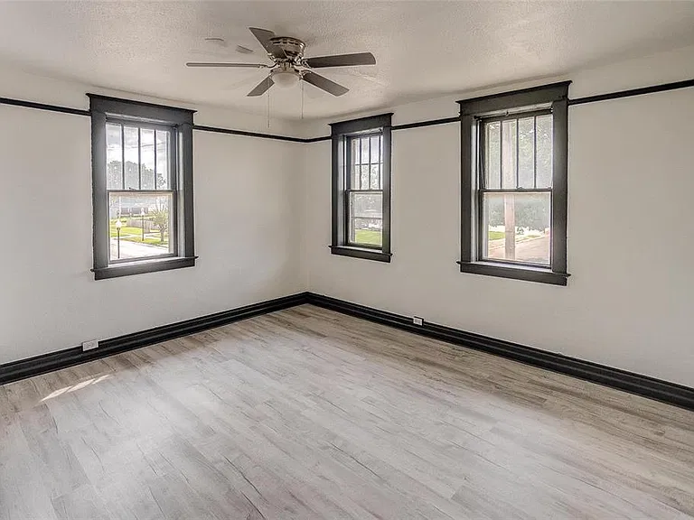 821 Niedringhaus Ave #C — Photo 15