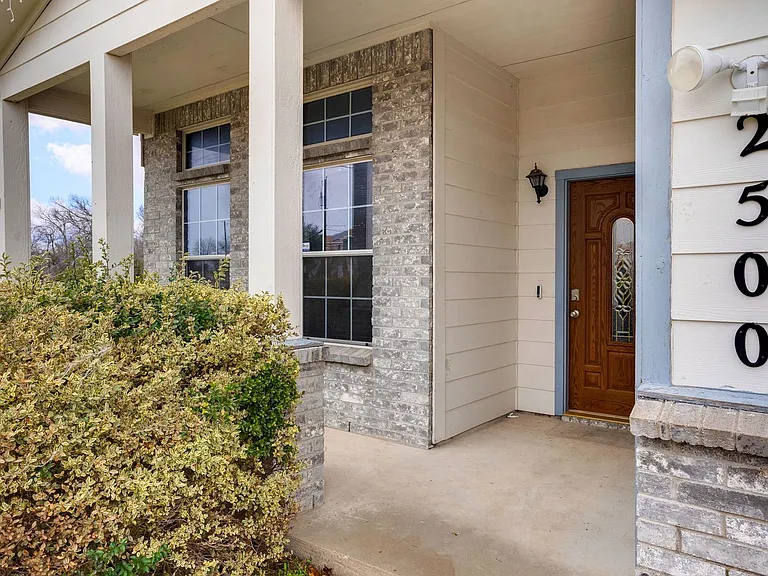 2500 Waterfall Dr — Photo 4