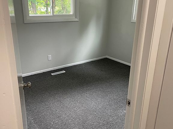 4th image of 1695 Evergreen Ave W #1695