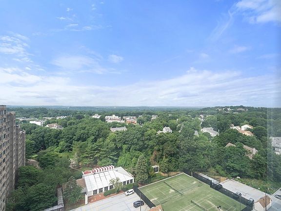 5th image of 250 Hammond Pond Pkwy #Penthouse 5n