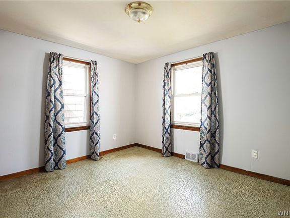3rd image of 254 Crocker St