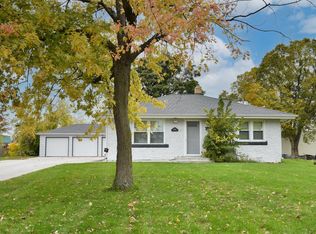 4045 N 127th St, Brookfield, WI 53005