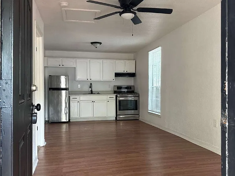 136 Persyn St — Photo 4