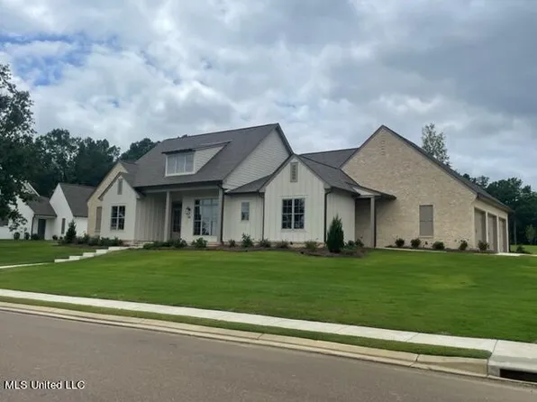 208 Harbor View Dr, Madison, MS 39110