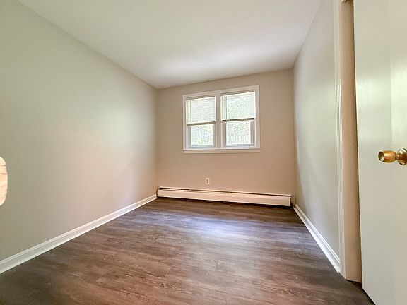 5th image of 7 Meisner Cir APT 42