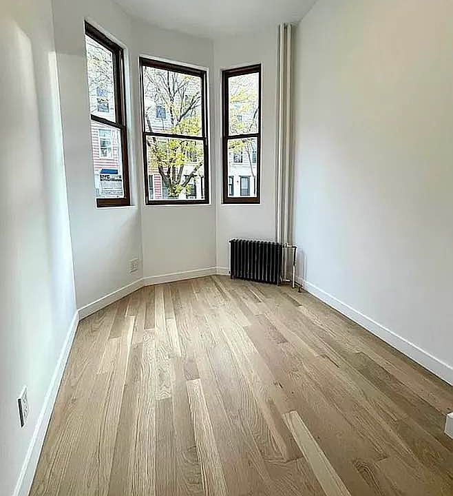 1st image of 119A Calyer St #1