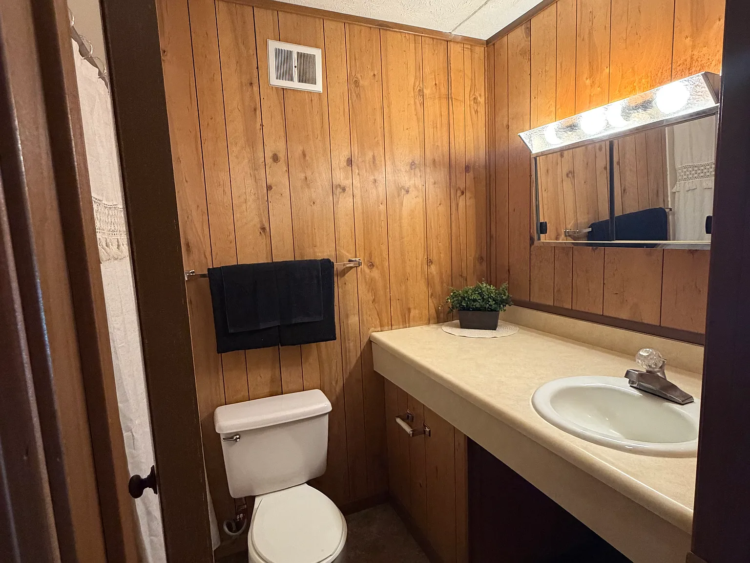 Crestview Apartments — Photo 3
