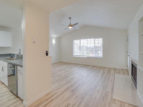 5th image of 907 SE Park Crest Ave #1B-1Ba-645Sqft