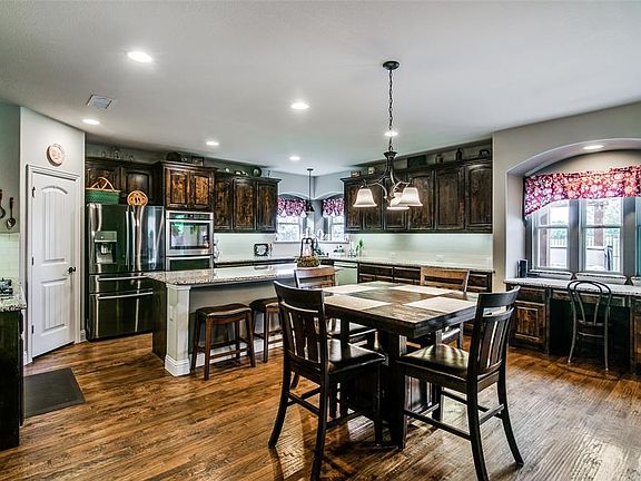 3rd image of 1115 Kinsler Dr