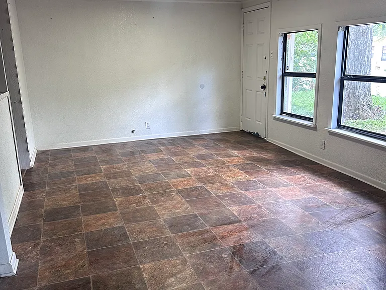 929 Anderson St — Photo 11