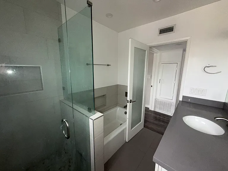 345 S Doheny Dr #304 — Photo 30