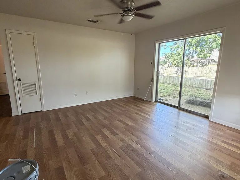 1824 San Antonio St #B — Photo 2