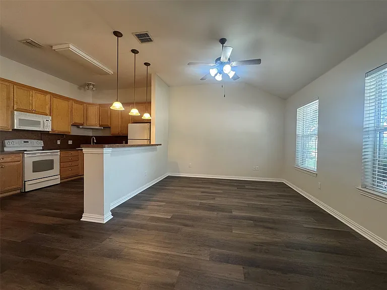 1010 Teresa Ct — Photo 10