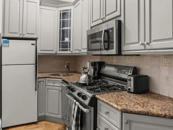 12 East 87th Street image 4 of 7