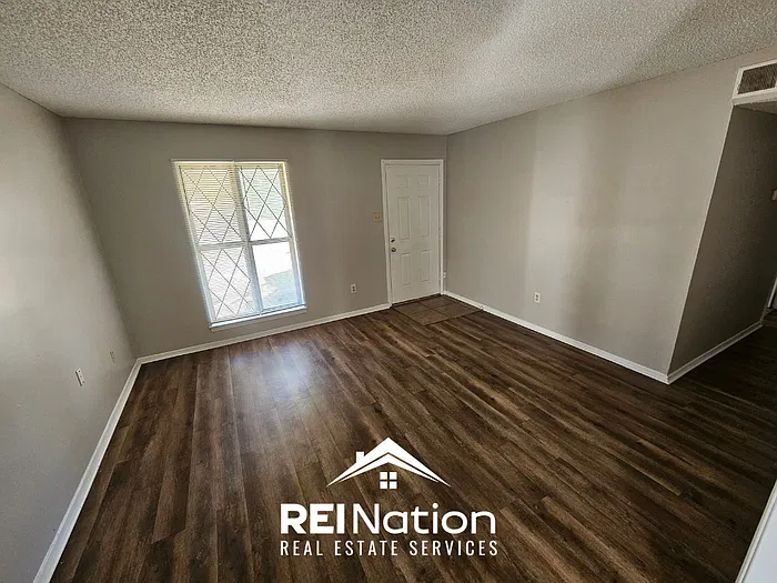 3 bed, 2.0 bath, 1112 sqft, $1,495 — Photo 2