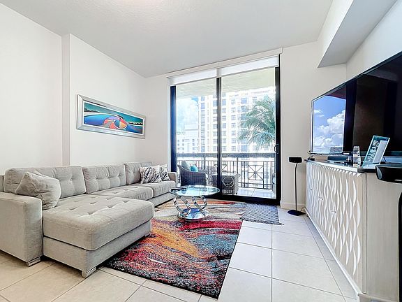 2nd image of 801 S Olive Avenue #928