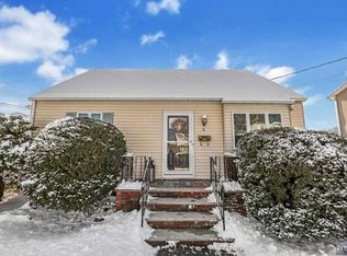 6 Alberta Dr, Saddle Brook, NJ 07663