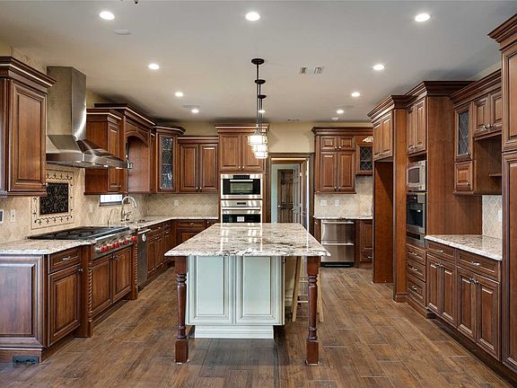 5th image of 38 Corwin Ave