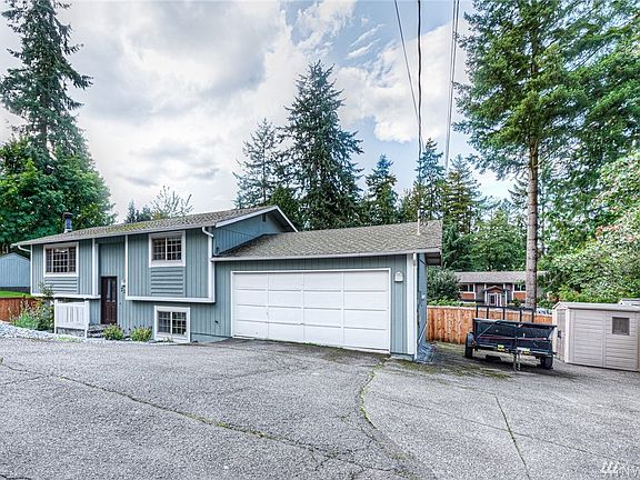 2nd image of 230 NE Serpentine Pl