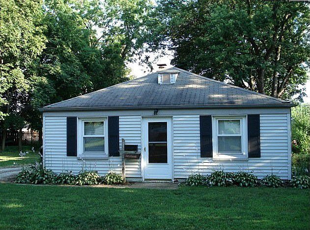1st image of 7742 Manor Dr