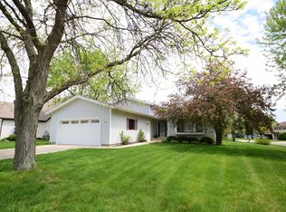 203 Plymouth Dr, Streamwood, IL