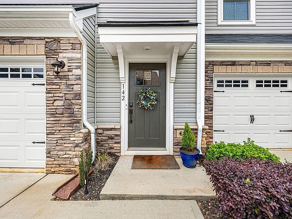 4th image of 142 Roseridge Dr