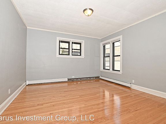 4th image of 7841 S Phillips Ave #3N