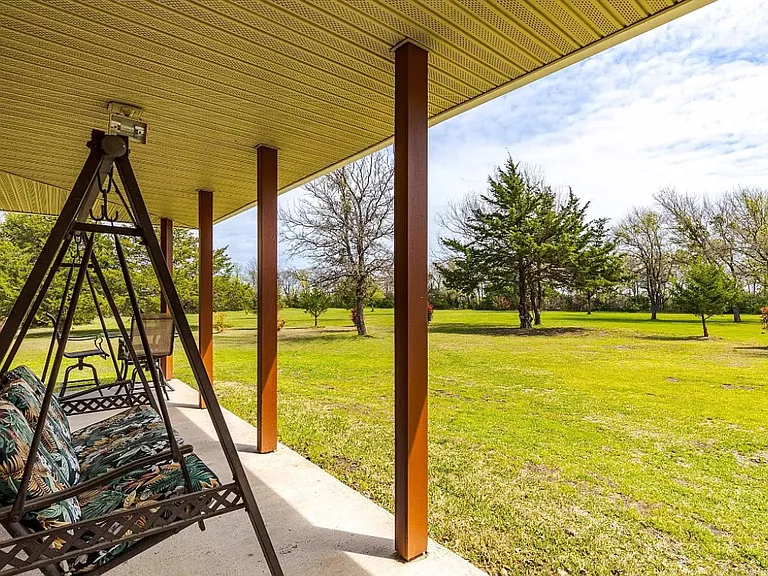 2433 Live Oak Rd — Photo 3