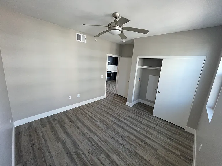 569 W Date St #502 — Photo 10