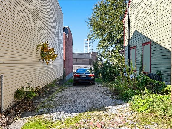 5th image of 331 38th St