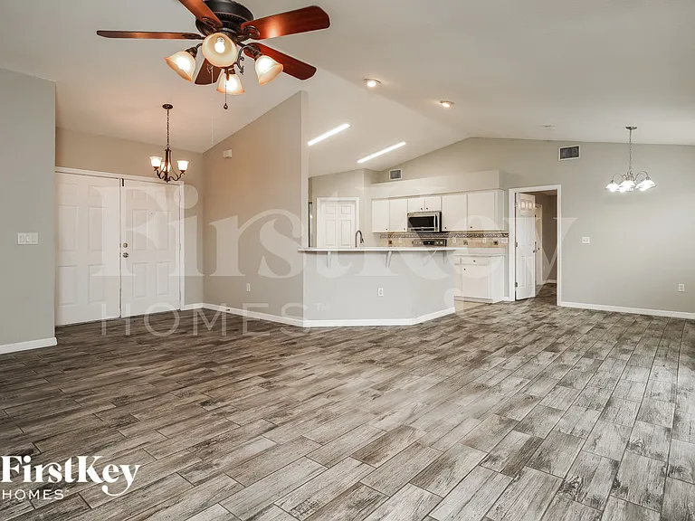 835 Summer Glen Dr — Photo 3