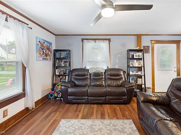 3rd image of 222 Harvard Ave