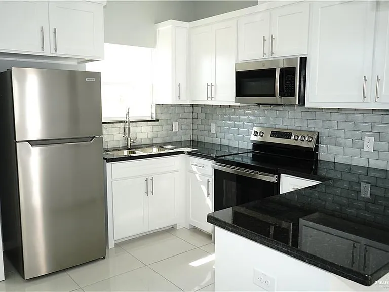2113 E San Andrea St #4 — Photo 4