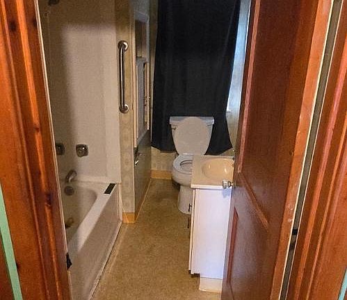 3rd image of 901 Garver St