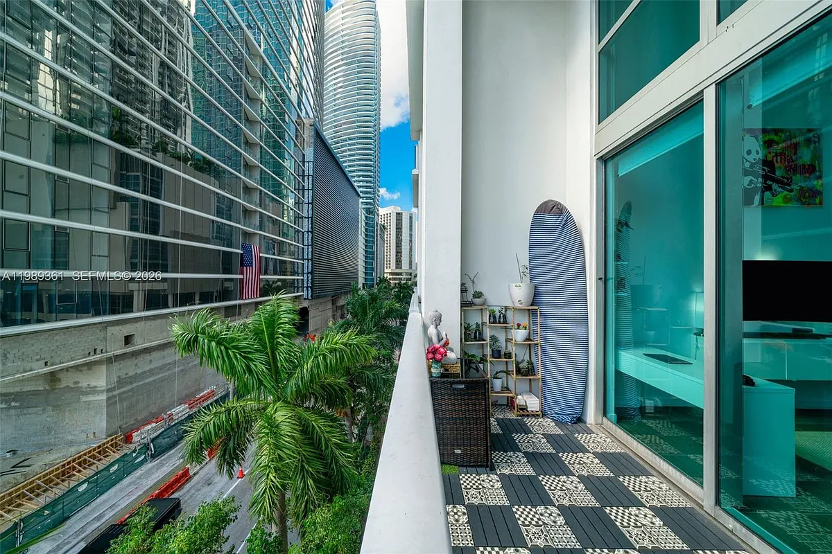 Building Photo - 300 S Biscayne Blvd #4