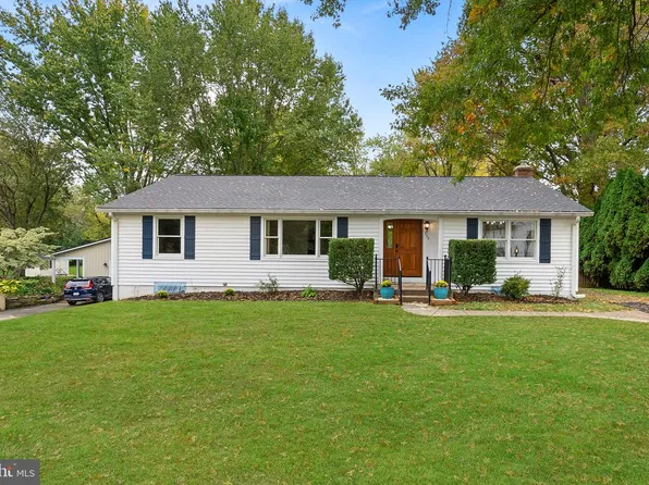 253 W Virginia Ave, Hamilton, VA 20158