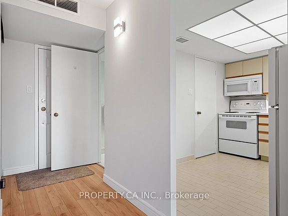 5th image of 65 Scadding Ave #608