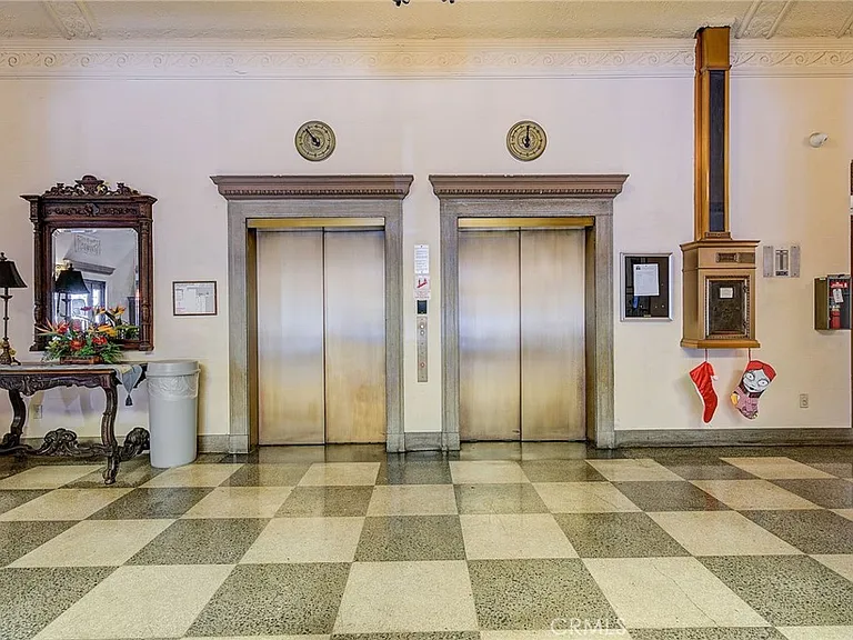 315 W 3rd St #1006 — Photo 7