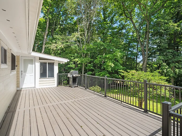 17 Nutmeg Dr — Photo 4