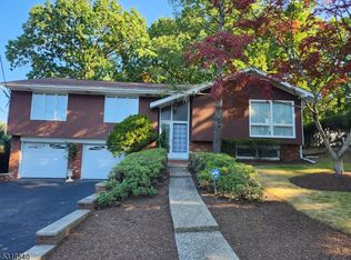 97 Heights Rd, Paramus, NJ 07652