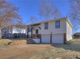 1311 Golfview Dr, Grain Valley, MO 64029