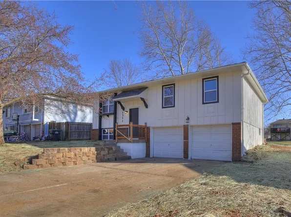 1311 Golfview Dr, Grain Valley, MO 64029