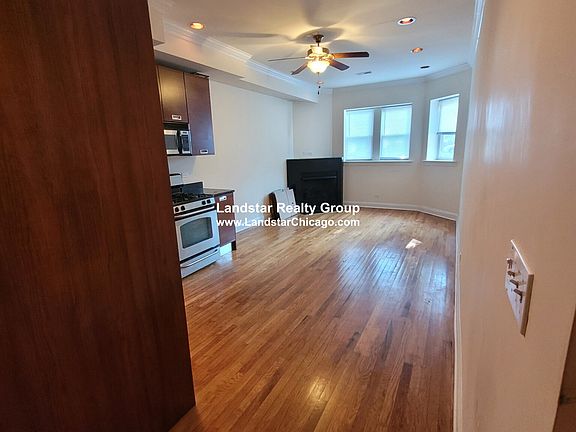 3rd image of 6937 N Oakley Ave #G