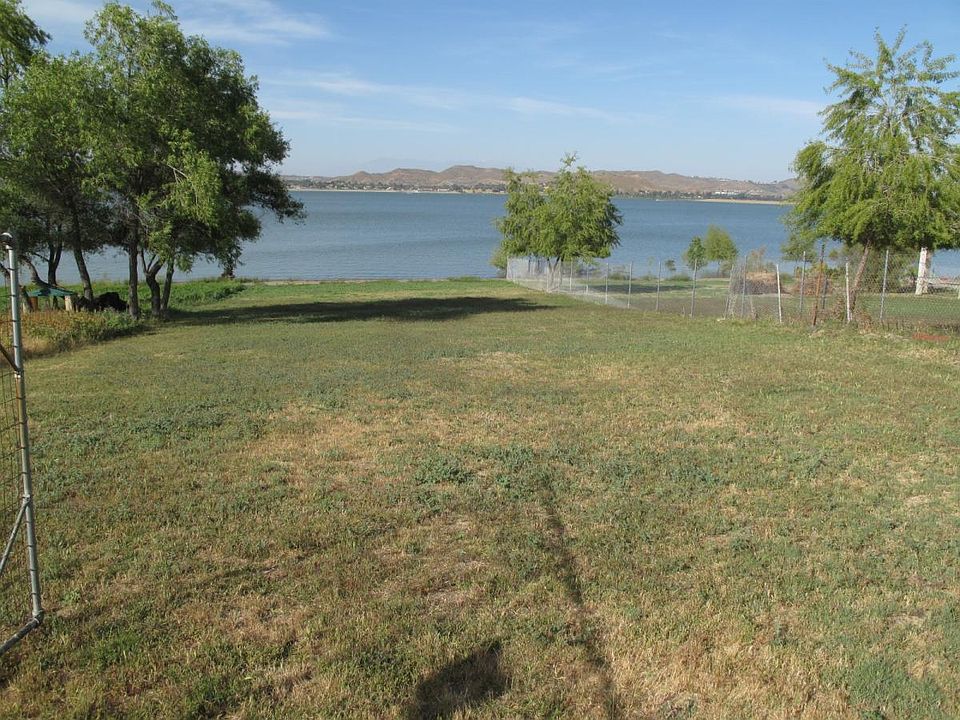 Lake View, Yard to Beach