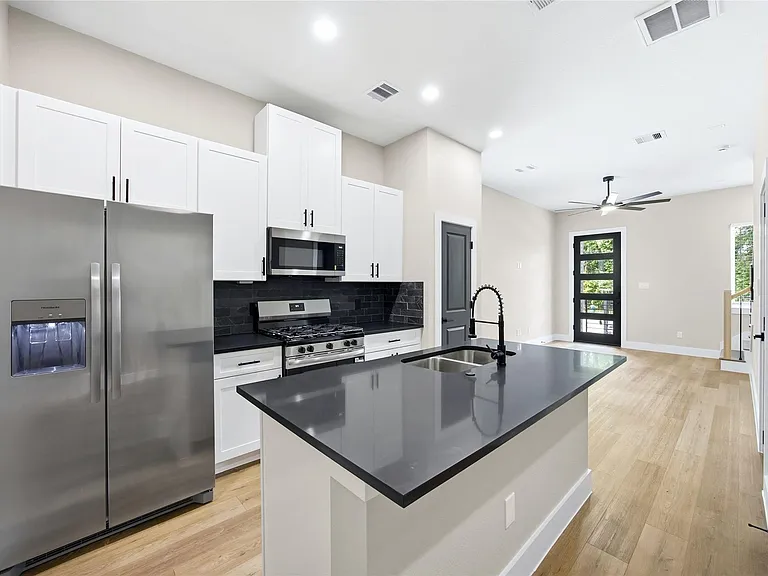 6101 Shotwell St #A — Photo 7