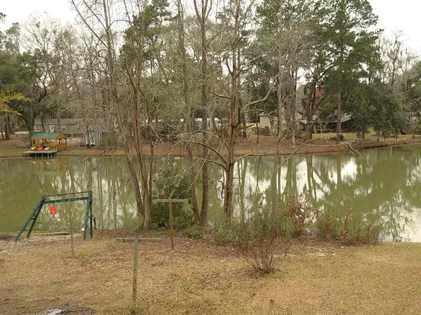 313 Court Dr, Midway, GA 31320