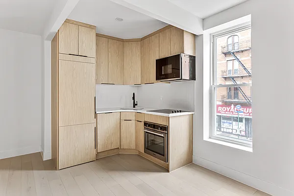 Rented by SERHANT. | media 9