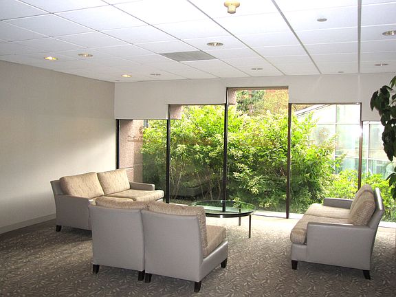 Two story entry lobby - 24/7 concierge