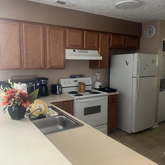 549 White River Dr #14C — Photo 3