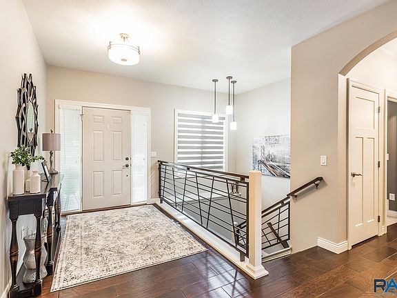 2nd image of 7907 Parkwood Ave